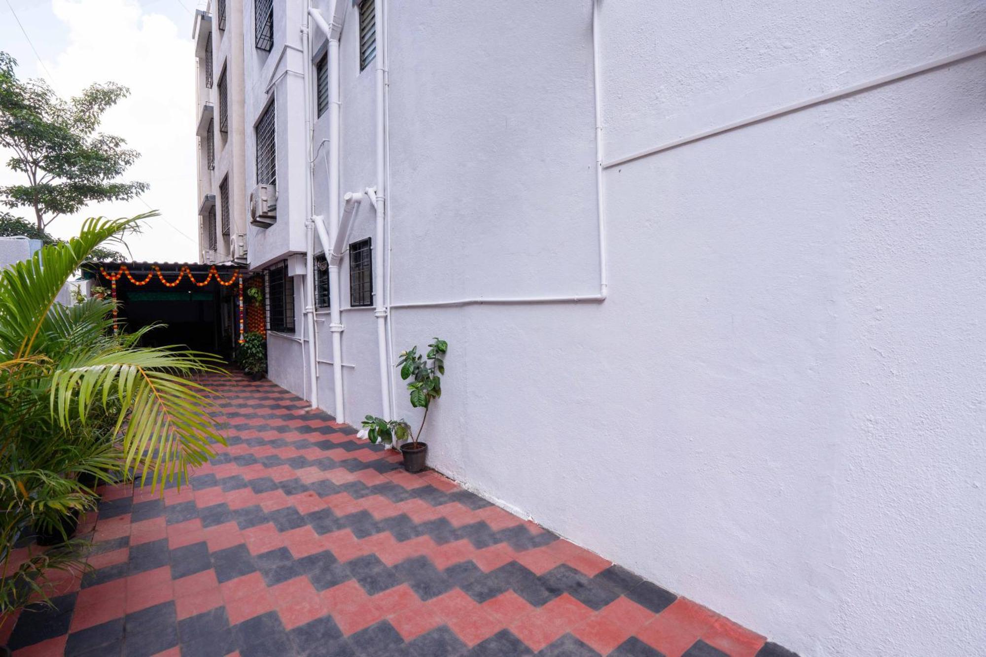 Treebo Royal Comfort Atithi Pune Bagian luar foto
